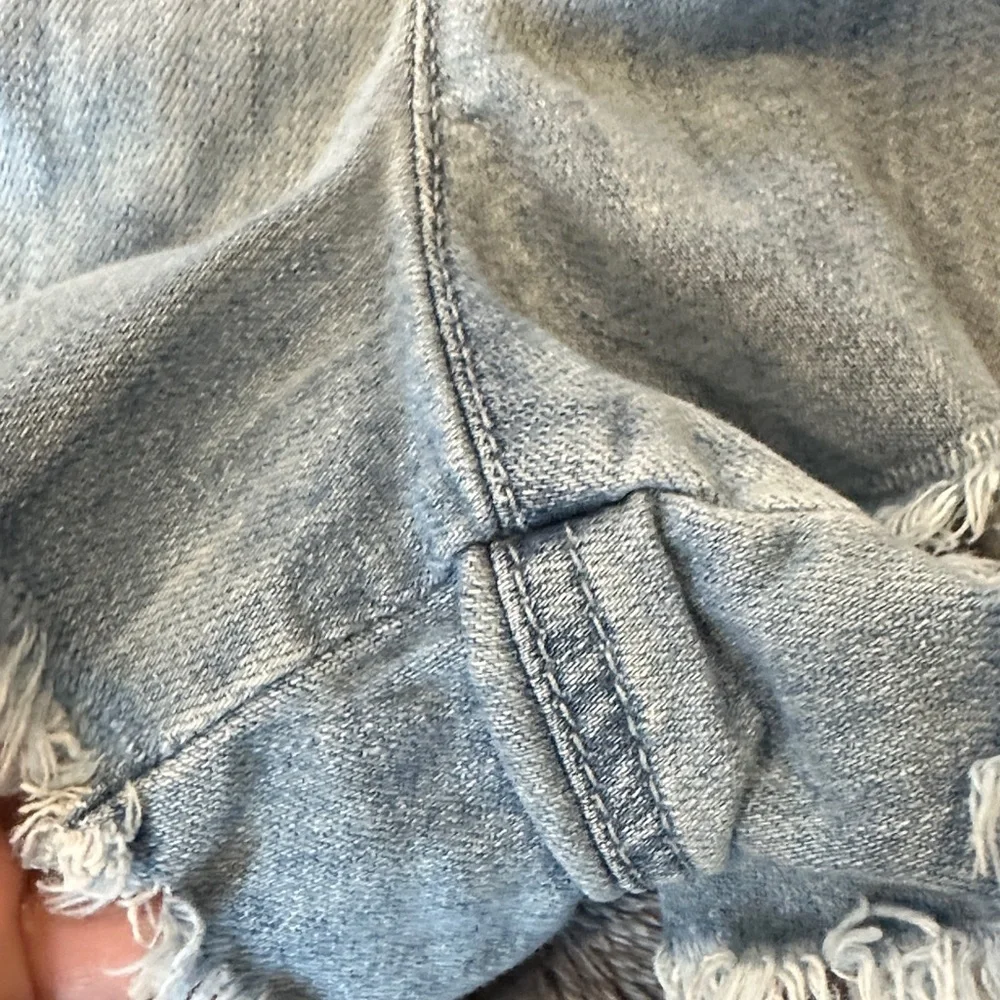 Aerie- Distressed Women Shorts size small - Picture 3 of 8